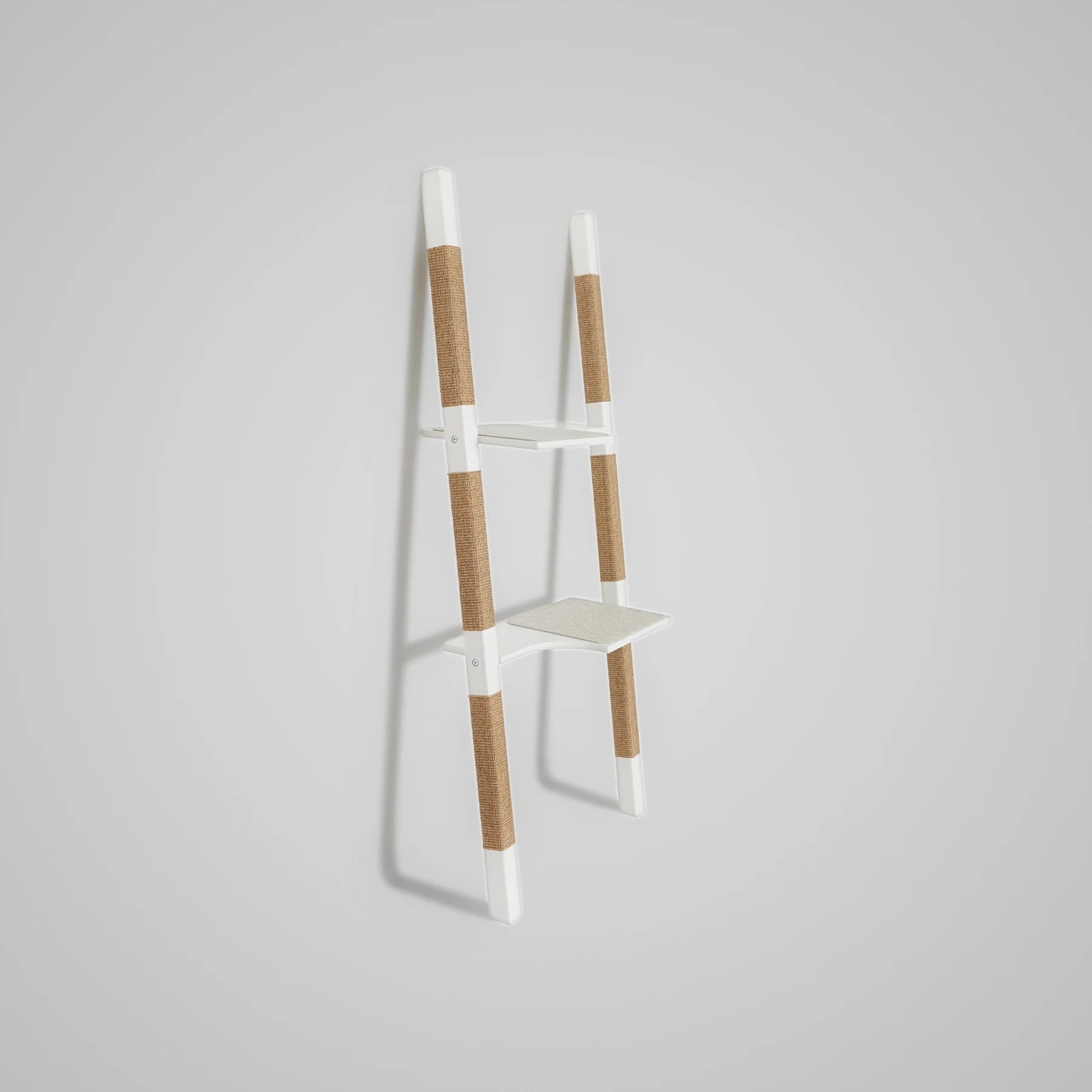 H-Tree H2 – vertical cat tree design pour salons contemporains