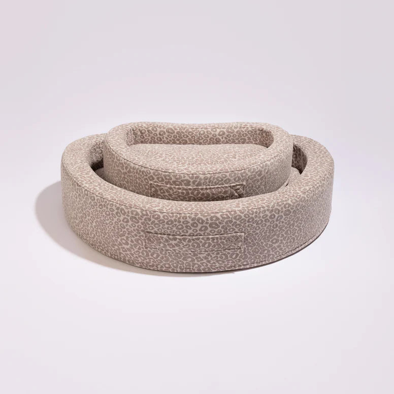 panier pour chien design semi-circulaire léopard