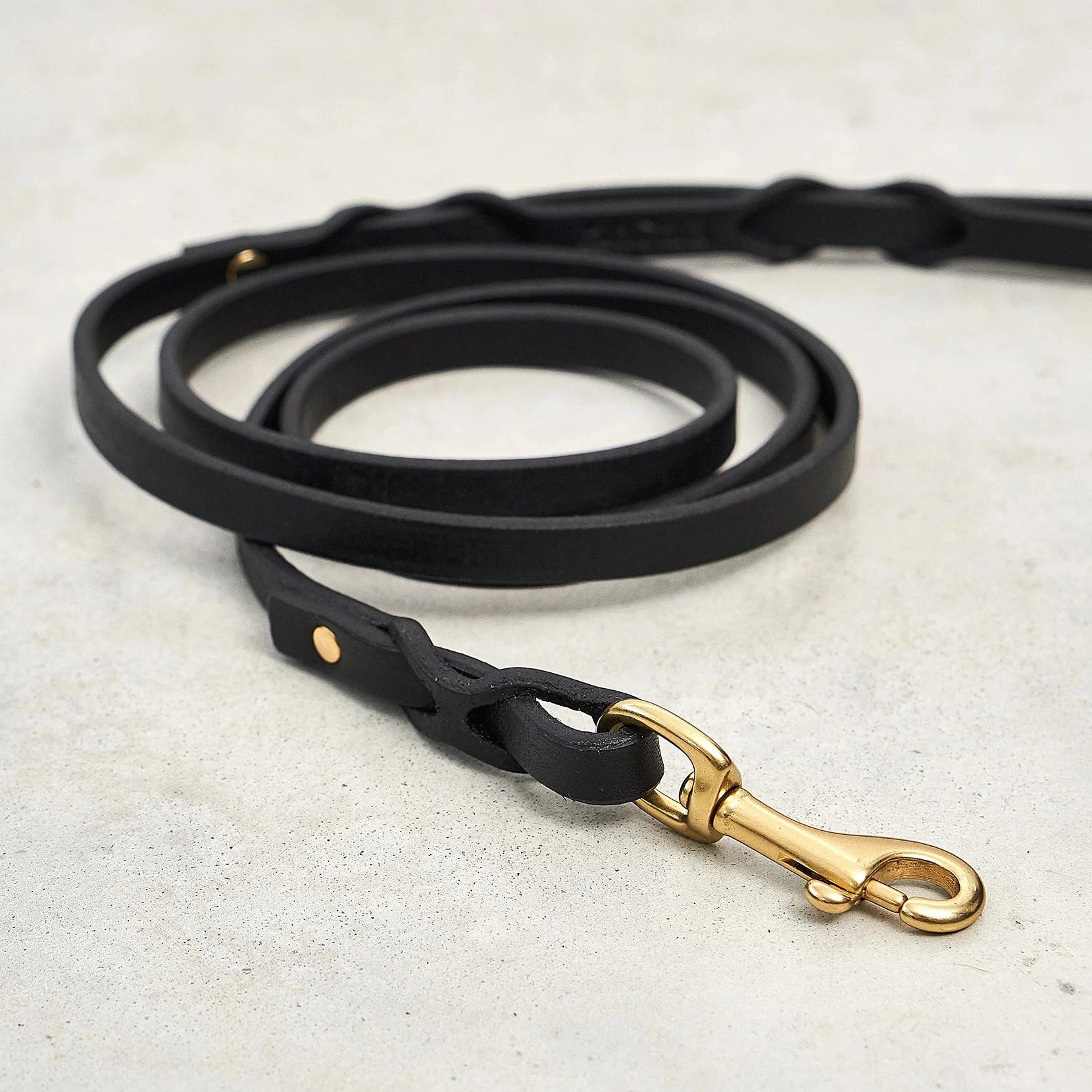 Rimini MiaCara – détails quincaillerie laiton & tressage élégant