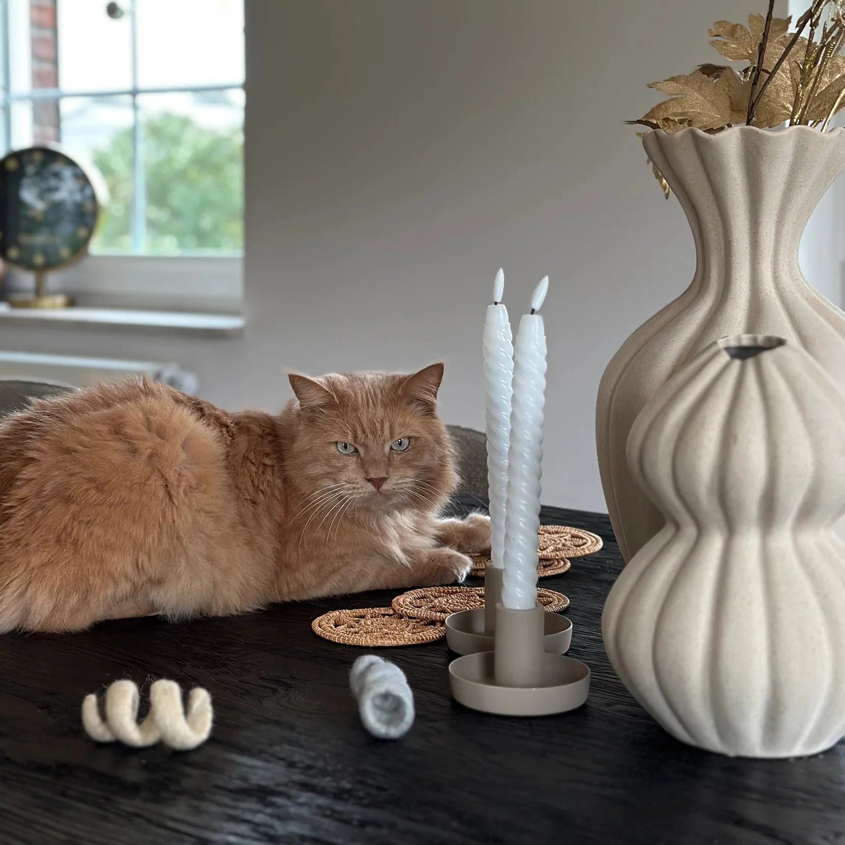 Spira – Jouet design en feutre naturel pour chat