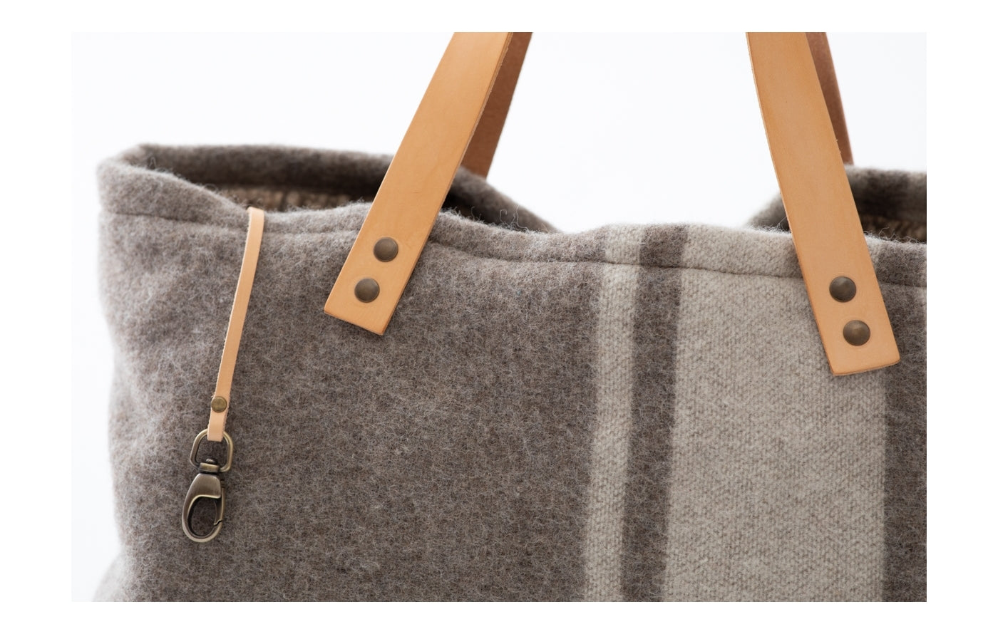 INGE - Wool dog bag