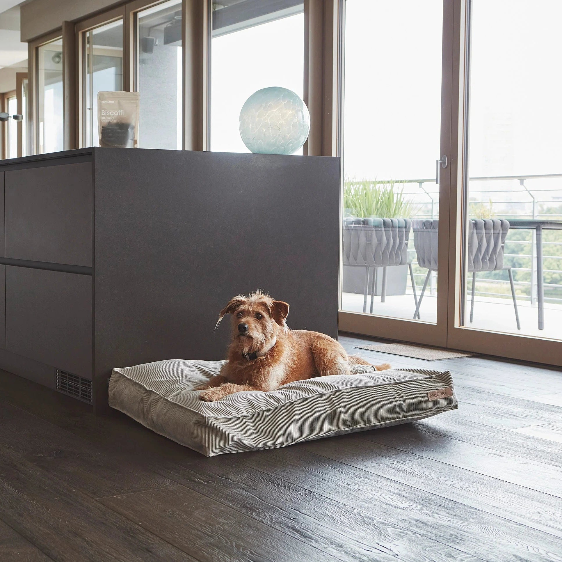 Cordo – Coussin design en velours côtelé