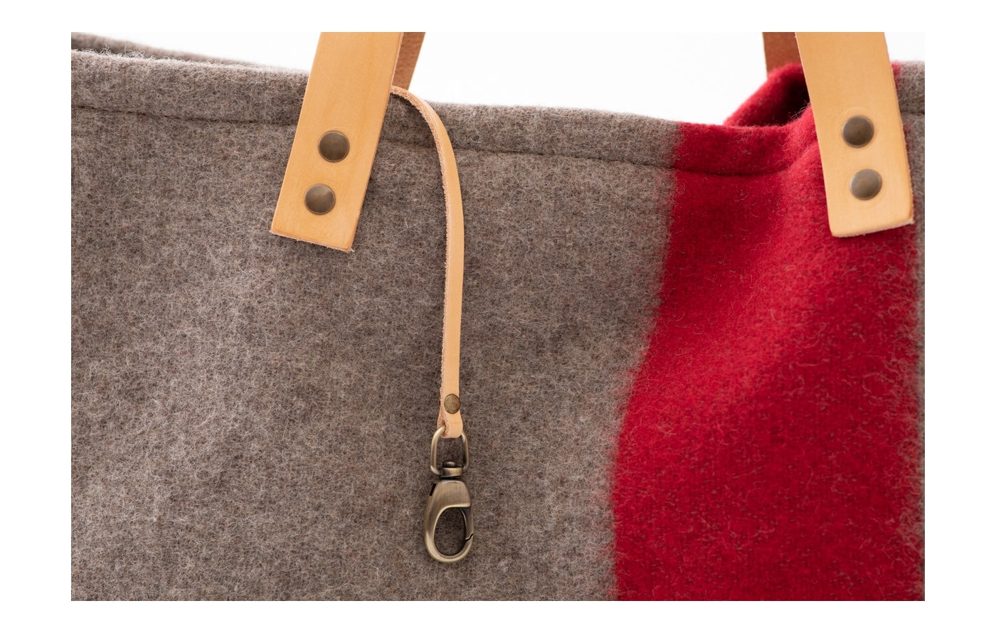 INGE - Wool dog bag